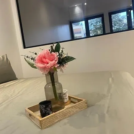 Trendy ,quit And Chic Apartment Paris