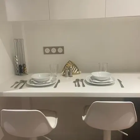 Apartment Trendy ,quit And Chic *