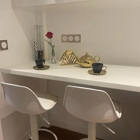 Trendy ,quit And Chic Apartment *