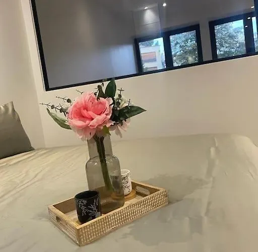 Trendy ,quit And Chic Apartment Paris