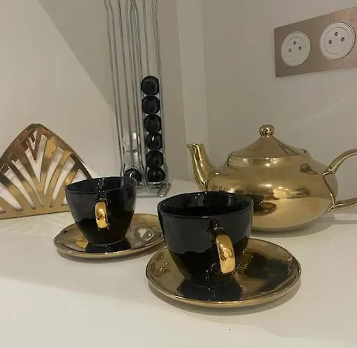 Trendy ,quit And Chic *