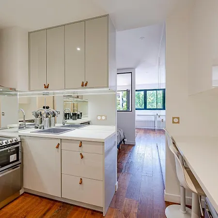 Trendy ,quit And Chic *