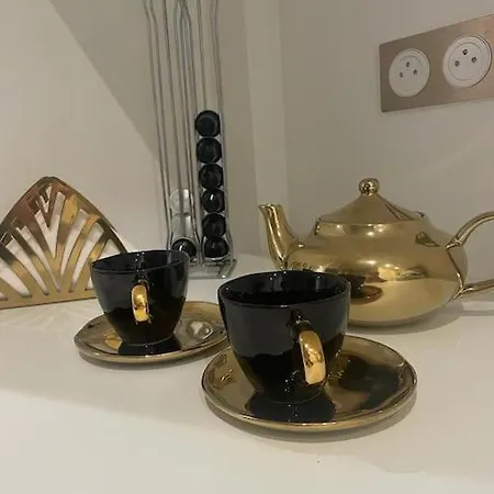 Trendy ,quit And Chic *