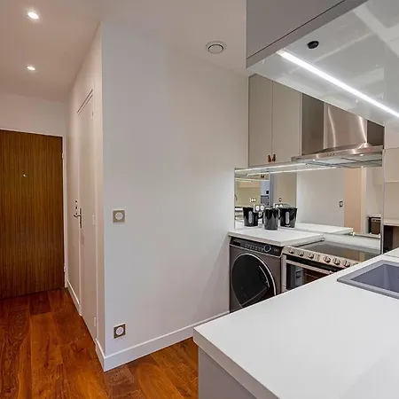 Trendy ,quit And Chic *